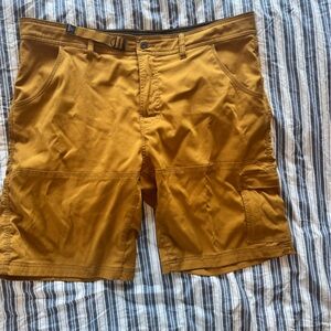 Prana 38Wx10L Men's Casual Cargo Shorts in Mustard